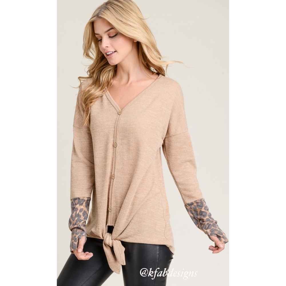 ❤️LAST 1! Neutral V Neck, Button Up, Tie Front Thumb Hole, Leopard Contrast Top - Picture 3 of 6